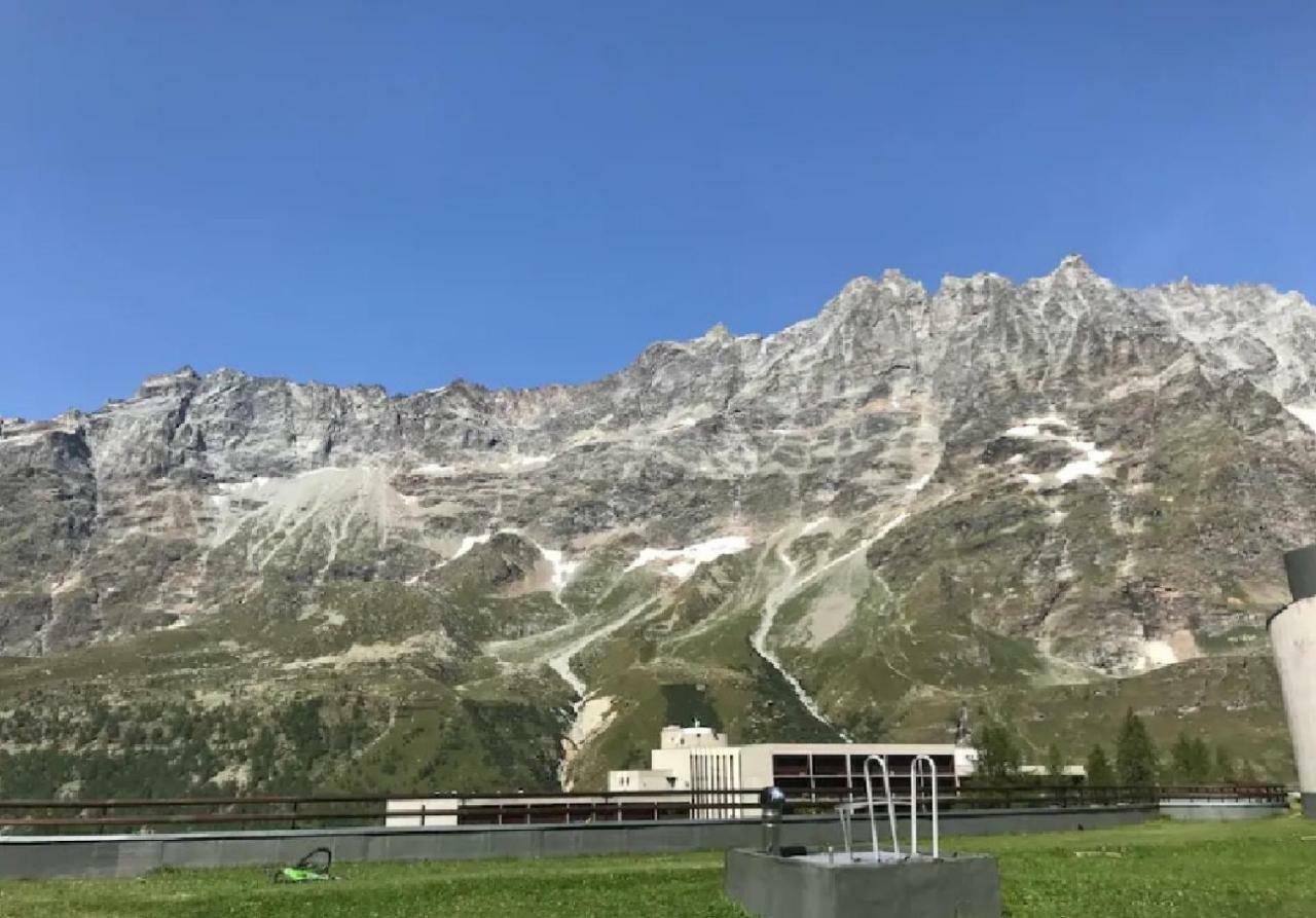 Cervinia Ski In Ski Out - Studio On The Slopes ブレウイル・チェルヴィナイア エクステリア 写真
