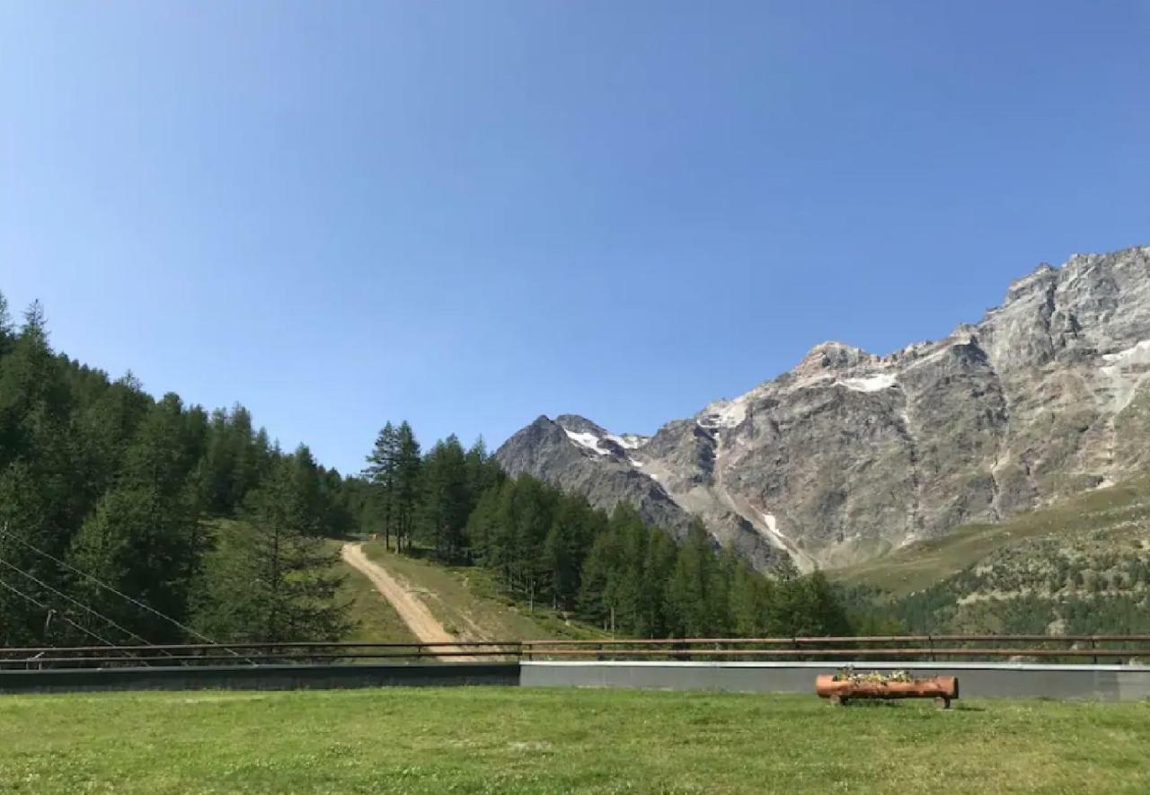 Cervinia Ski In Ski Out - Studio On The Slopes ブレウイル・チェルヴィナイア エクステリア 写真